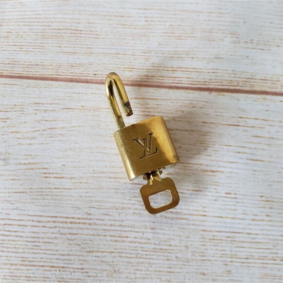 Authentic Louis Vuitton #311 Lock and Key Set Brass 300 Series Padlock - Picture 3 of 6